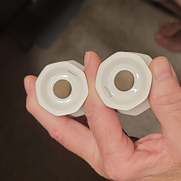 NIKKO CHRISTMAS SALT AND PEPPER SHAKERS WITH BOX. - Picture 4 of 9